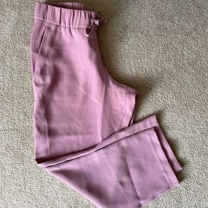 Mauve lululemon “On the Fly” woven cropped pants